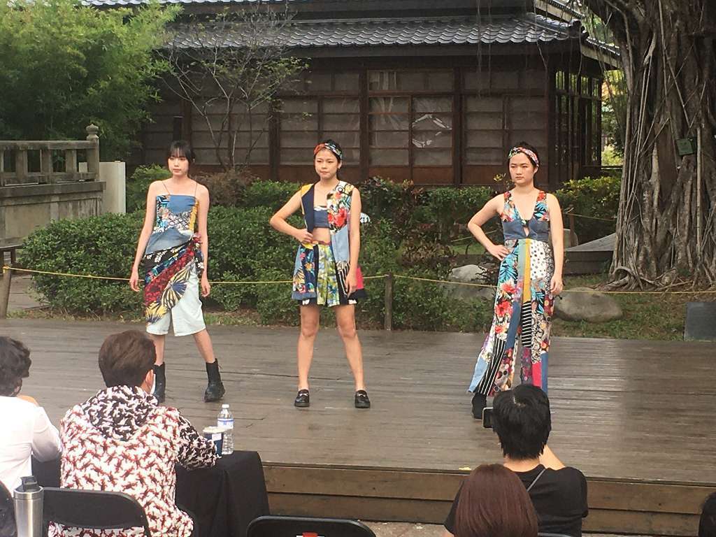 中區綠時尚循環再生USR計畫今年度跟鹿寮社區發展協會透過服飾設計系師生協助社區長輩衣櫥健診，將閒置衣飾重新穿搭