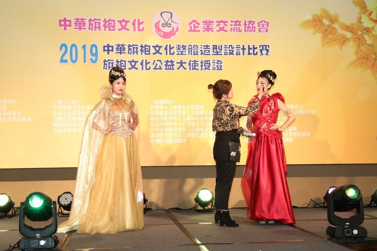 圖像裡可能有1 人、站立