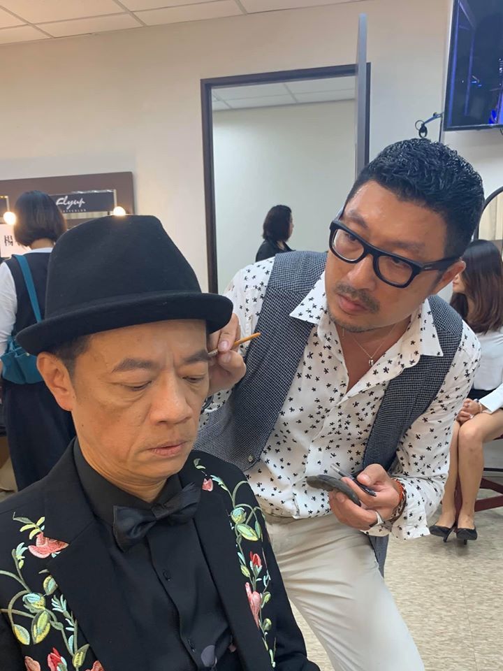 圖像裡可能有2 個人