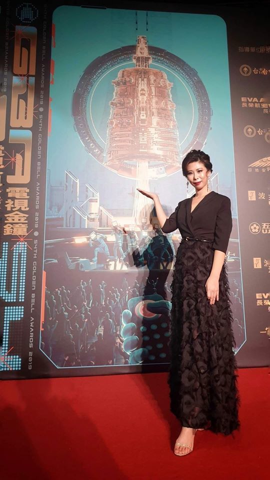 圖像裡可能有1 人、站立