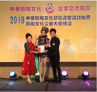 圖像裡可能有一或多人和大家站著