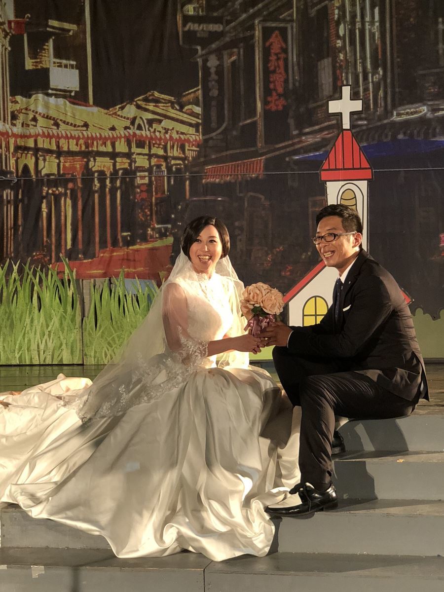 圖像裡可能有2 個人、大家站著、婚禮和戶外