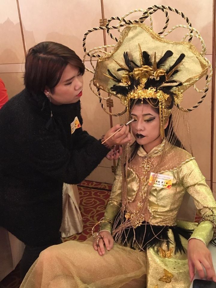 圖像裡可能有2 個人